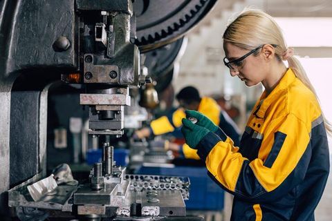 How Smart Factories Choose the Right Industrial Equipment Manufacturer