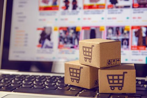 E-commerce offers: discount codes, best deals, fashion sales full guide